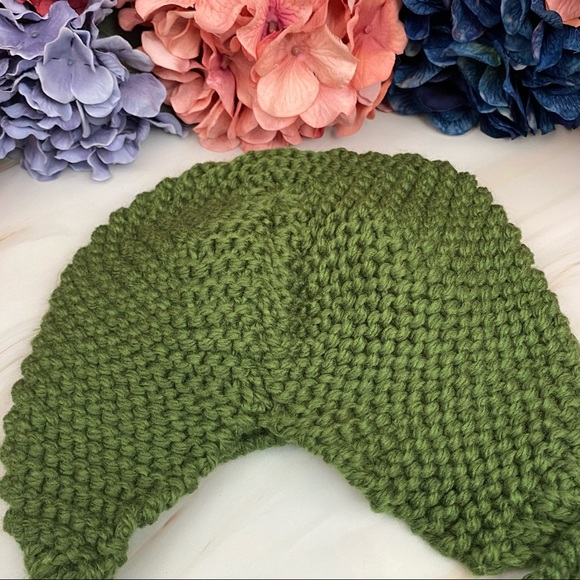 Green Frog Knit Beanie with Long Tassel Ties - Picture 13 of 16